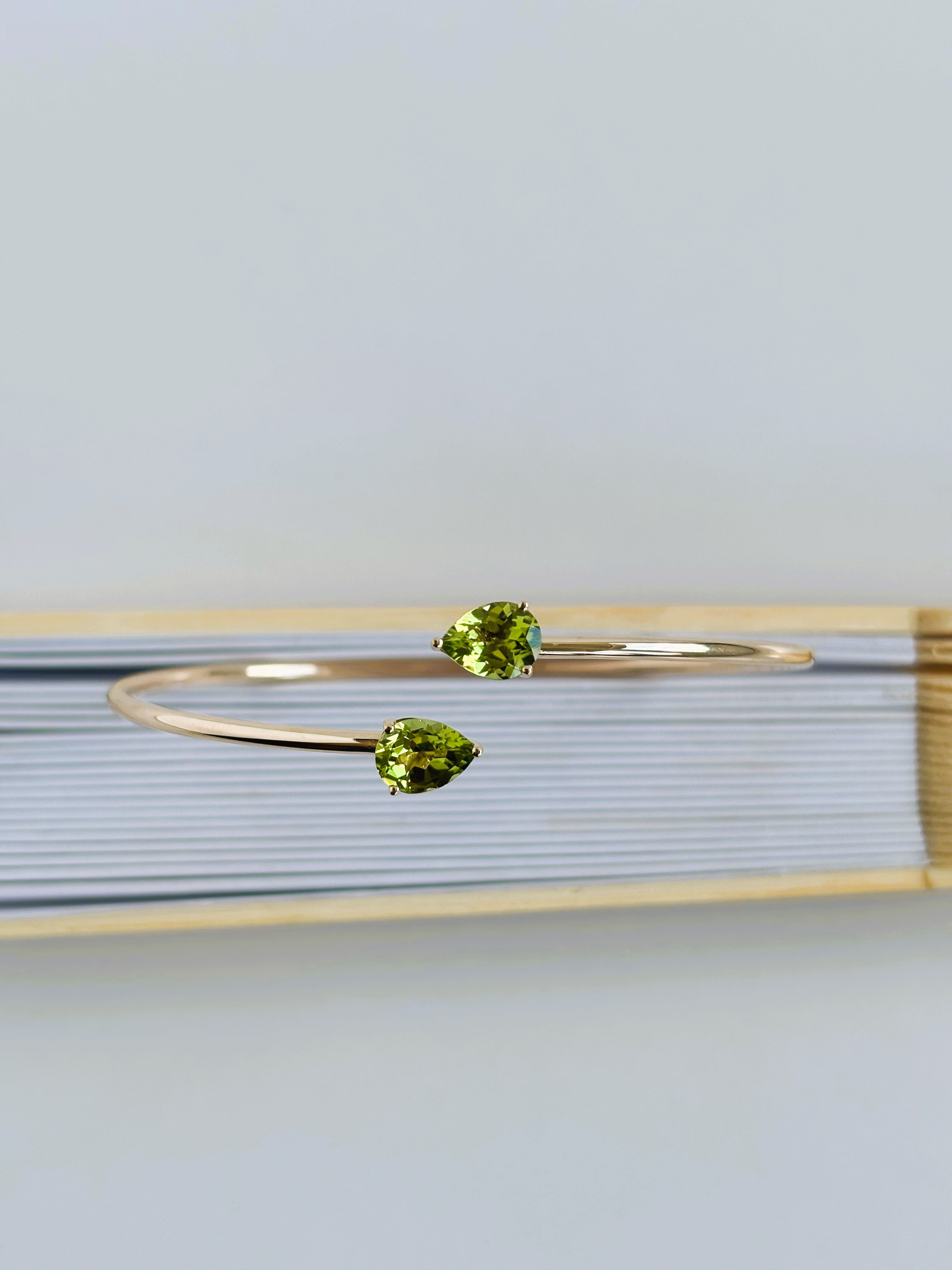10k Yellow Gold Peridot Bangle